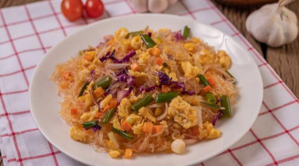 Varză înăbușită, în stil indian. Rețeta se prepară destul de repede și ușor