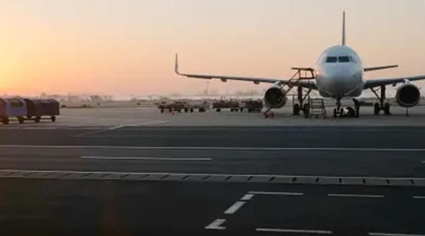 Amenințare cu bombă pe aeroport. Toți pasagerii unui avion au fost evacuați de urgență!