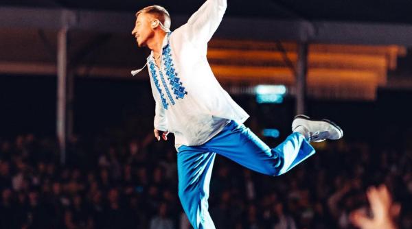 Macklemore cucerește inimile la Electric Castle purtând o ie românească: „O să mă vedeți cu ea trei ani de acum încolo”