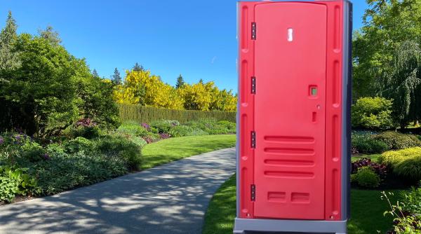 Un tânăr a ajuns pe mâna poliției, după ce a jefuit de 30 de mii de euro un bărbat aflat la o toaletă publică din Sibiu