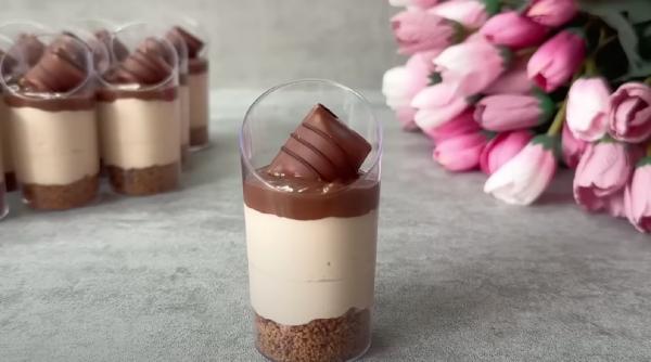 Înghețata cu bucăți de Kinder Bueno, un desert gustos și ușor de făcut în casă