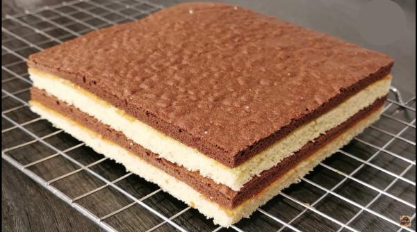 Descoperă deliciul verii: Prăjitură cu cremă răcoritoare din doar 4 ingrediente!