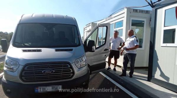 Microbuz, confiscat la frontieră. Șoferul ascundea în bagaje recipiente cu substanţe periculoase