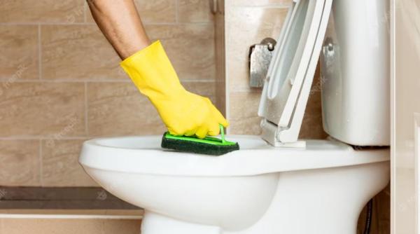 Toaleta va fi mereu parfumată și strălucitoare: iată soluția care elimină și mirosurile neplăcute