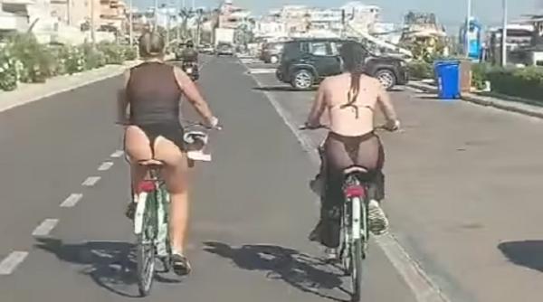 Turiste îmbrăcate doar în bikini, pe biciclete, pe malul mării din Gallipoli, Italia: „Ar trebui să fie amendate" - VIDEO