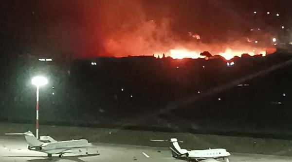 Un incendiu uriaș se apropie de aeroportul din Nice. Peste 100 de pompieri mobilizați 