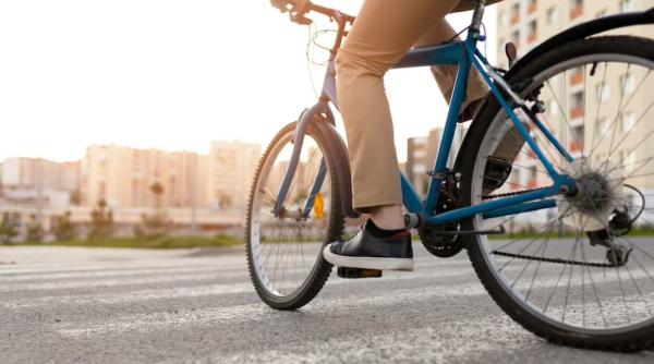 Austria. Un hoț român a furat o bicicletă de curse, un binoclu și o bere. O femeie l-a dat pe mâna polițiștilor