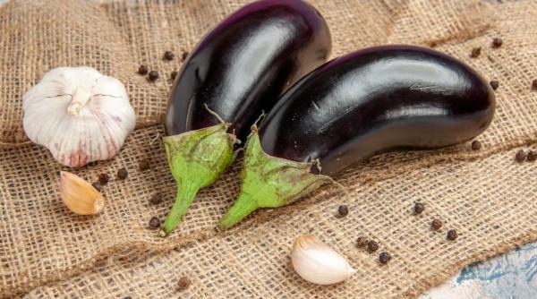 Chipsurile de vinete, o gustare sănătoasă pentru întreaga familie