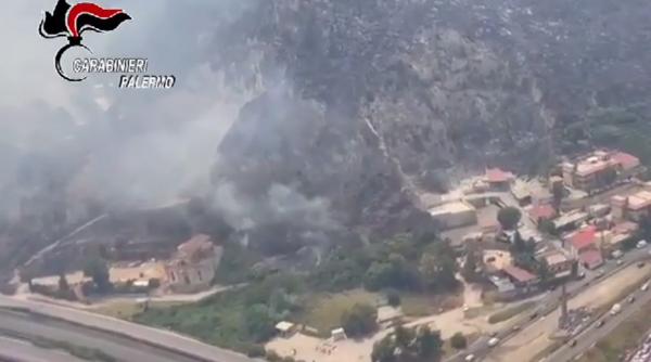 Milano - devastat de furtuni, incendii la Palermo, Sicilia arde: foc și în rezervația Pergusa, peste 2.000 de oameni evacuați