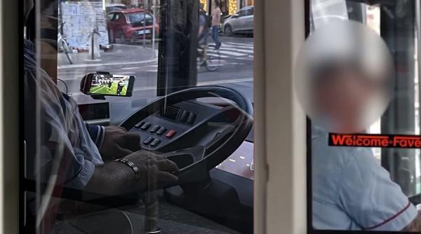 Panică într-un autobuz, la Roma: Șoferul abia-și putea ține capul drept, apoi a adormit la volan / VIDEO