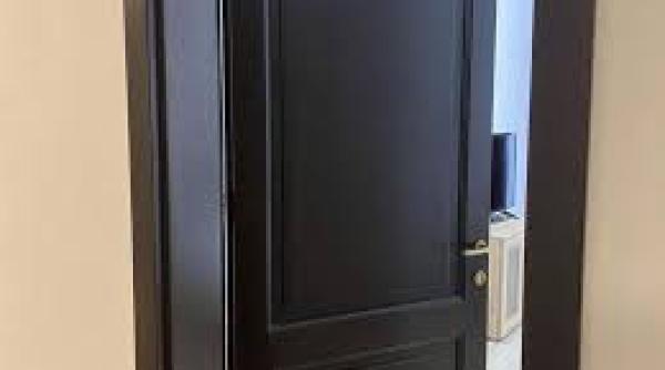 Ai grijă dacă ai găsit un elastic de bani la ușa ta. O nouă metodă de înșelătorie ia amploare 