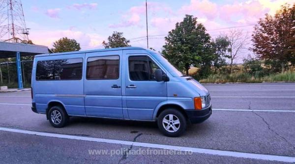 Un microbuz și o aututilitară, în drum spre Italia și Franța, oprite la vamă. Polițiștii au înmărmurit când au deschis cutiile transportate