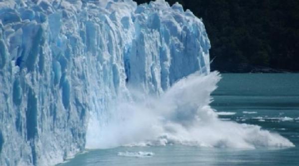 Antarctica: deficit record de gheață 