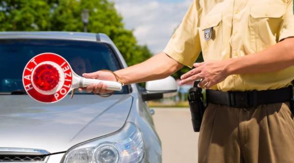 Un șofer român, care nu a oprit la semnul polițiștilor în Elveția, a rămas fără automobil