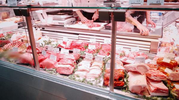 A intrat în vigoare prețul plafonat al alimentelor. 14 produse de bază au adaosul comercial limitat