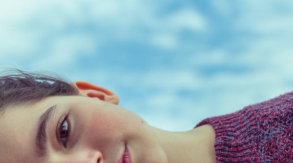 Două pahare de vin "non-alcoolic" pe zi te pot ajuta la întinerirea pielii