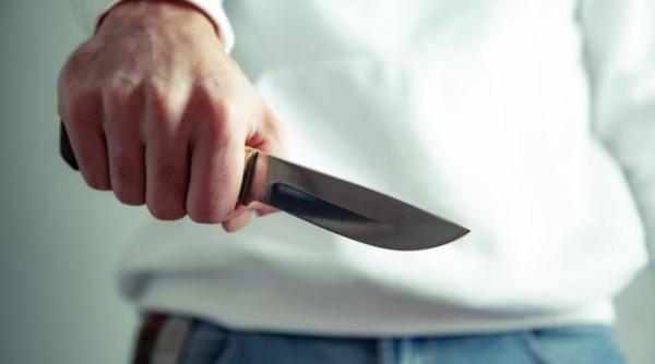 Neînțelegeri din cauza unui scuter: Un român a amenințat patru adolescenți cu un cuțit pe o strada din Viena