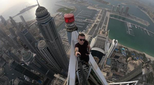 Un bărbat cunoscut pentru ascensiunile sale pe zgârie-nori a murit după ce a căzut de la etajul 68