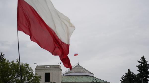 Polonia suplimentează trupele de la graniţa cu Belarus, după ce mai multe elicoptere i-au încălcat spațiul aerian 