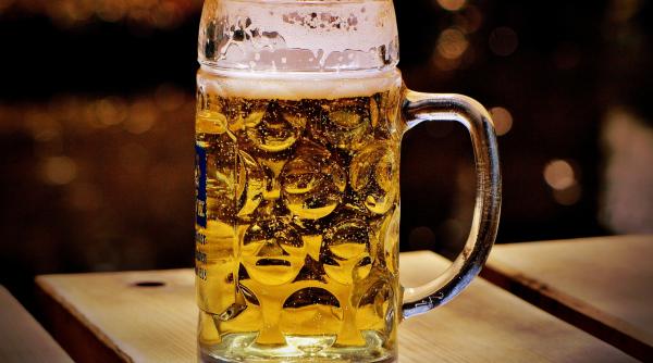 Presați de viața scumpă, germanii renunță la băutura lor preferată: vânzările de bere, în cădere liberă