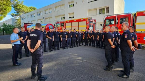 MApN: 90 de pompieri români, transportaţi în Grecia, vineri, cu o aeronavă militară
