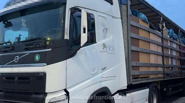 Două camioane, în drum spre Ucraina, au rămas fără toată marfa în vama Isaccea
