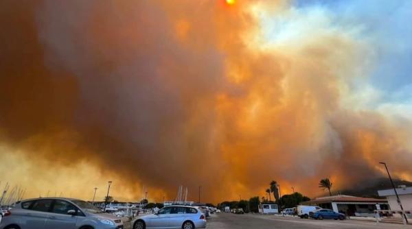 Incendii în Sardinia: sute de persoane au fost evacuate, coasta de nord-est a insulei arde 