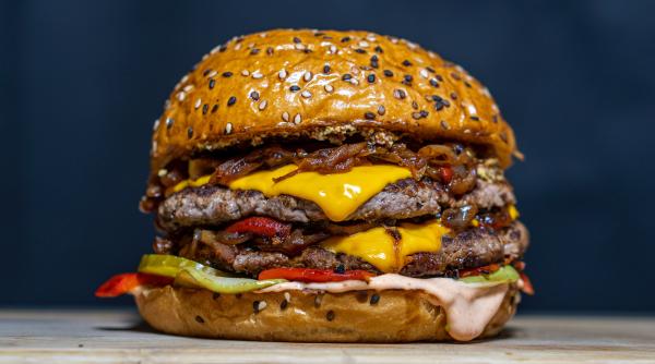 Rețetă de burgeri delicioși - Ingredientul secret pentru un gust ca la restaurant!