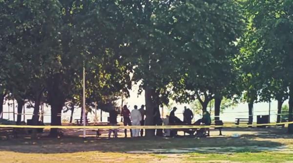 Tânăra de 18 ani, ucisă de cea mai bună prietenă și aruncată sub o bancă, în parcul din Mangalia. Criminala a fost arestată