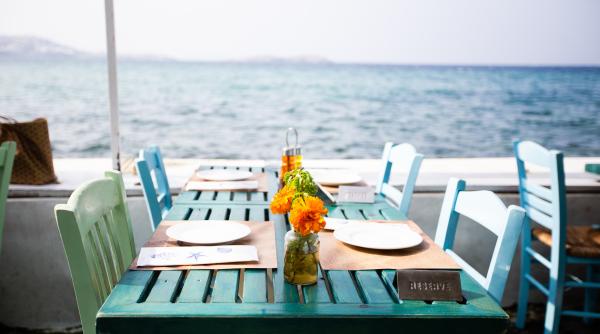 Aglomerație la cantinele din Eforie Nord: Turiștii aleg prețurile atrăgătoare în locul teraselor de la Mamaia