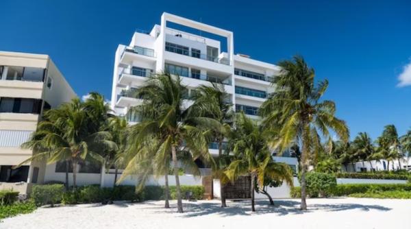 Turist german, jefuit într-un hotel de patru stele din Mallorca, cu ajutorul unui prosop