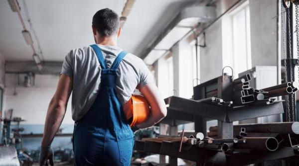 Criză de muncitori calificați în Italia: o companie a angajat trei pensionari în loc de șase tineri