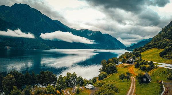 Turiștii schimbă vacanțele din Spania cu excursii în Scandinavia. Sudul Europei, lovit de temperaturi insuportabile și incendii de vegetație