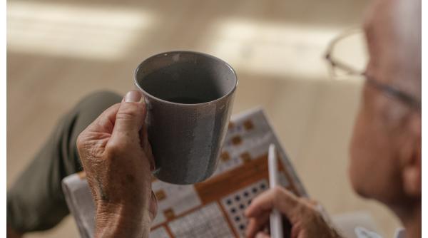 Tot mai mulţi pensionari aleg să se mute în Ungaria. Alina: „Aici trăim confortabil din pensia noastră de 1.400 de euro“