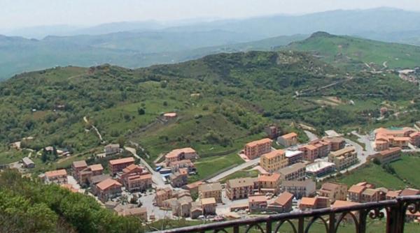 Italia. O localitate din Sicilia oferă 5.000 de euro oricui decide să se mute în comunitate