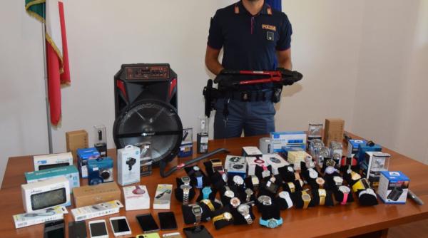 Italia. Trei români au vrut să se îmbogățească rapid, dar după o lovitură de mii de euro reușită, au ajuns direct în cătușe