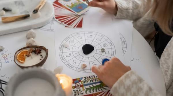 Horoscop 17 august 2023: Taur, gândește-te la sănătatea ta. Săgetător, nu refuza ofertele profitabile. Previziuni complete