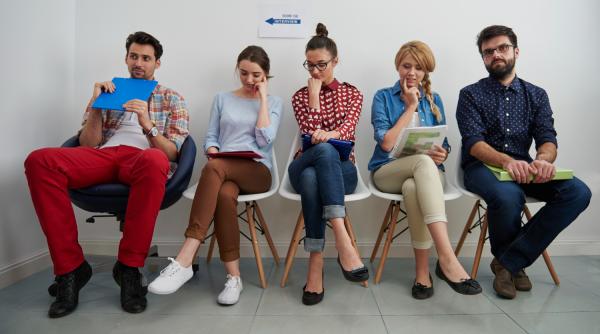 Noi locuri de muncă, chiar și la finalul sezonului estival: Peste 60.000 de posturi vacante în România; 139 locuri de muncă pentru români în Europa