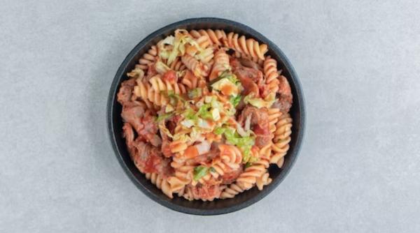 Paste cu bacon și piersici: o rețetă foarte simplă, dar delicioasă