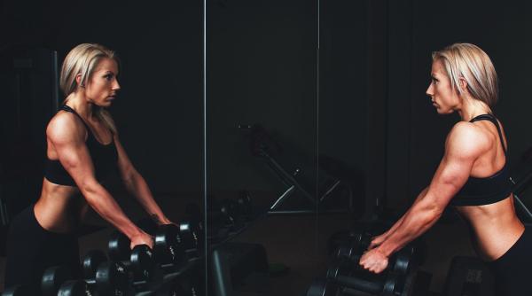 Îmbrăcăminte sport - ce ar trebui să iasă în evidență? (P)