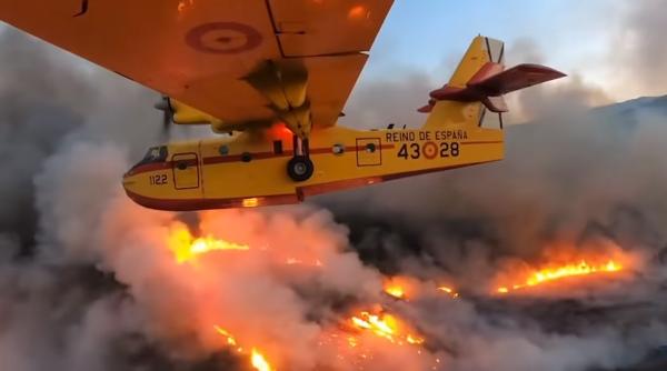 Pericol în Tenerife, destinație de vacanță populară printre români. Mii de oameni au fost evacuați din cauza incendiilor - VIDEO