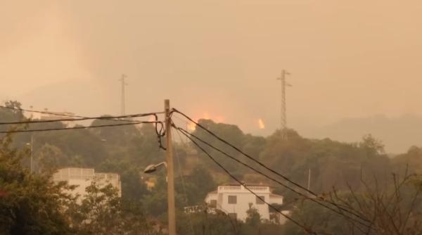 Incendiu în Tenerife: Căldura şi vântul complică lupta împotriva flacărilor. Norul de fum a depăşit vârful Teide - VIDEO