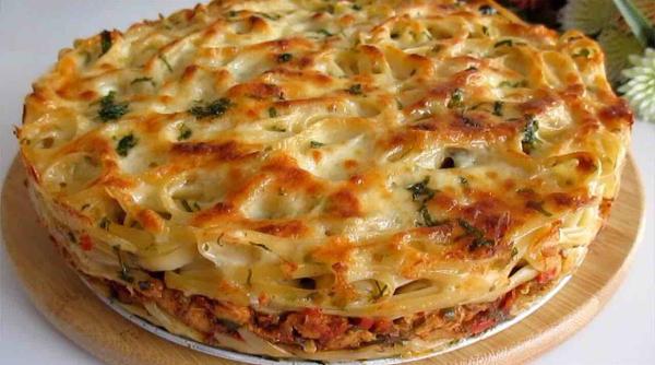 Tartă cu carne și spaghete: Un preparat genial, ușor și rapid de pregătit: Notează rețeta, sigur o vei face și a doua oară