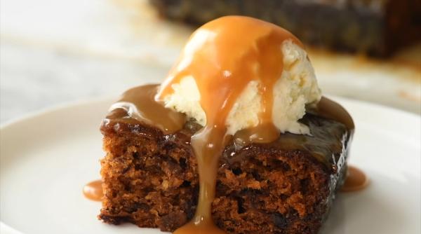 Sticky Toffee Pudding: cea mai bună (și cea mai ușoară) rețetă pentru un desert delicios 