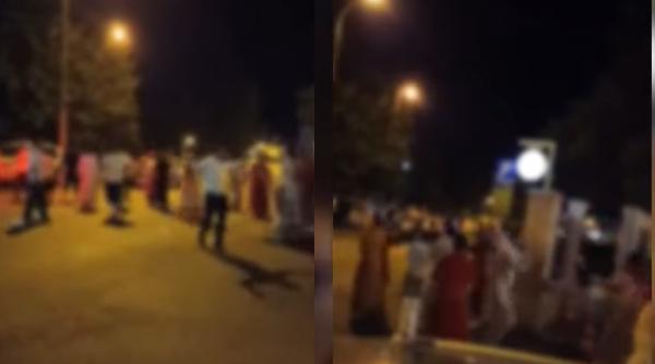 Bătaie în stradă, cu zeci de români, la Constanța: Au luat chiar și tigăile dintr-un restaurant și cricurile din mașini / VIDEO