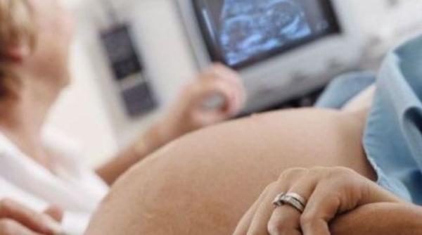 Româncă însărcinată în 9 luni, operată de hernie, deși a ajuns la spital în travaliu: Nici medicii nici ea nu și-au dat seama că e gravidă