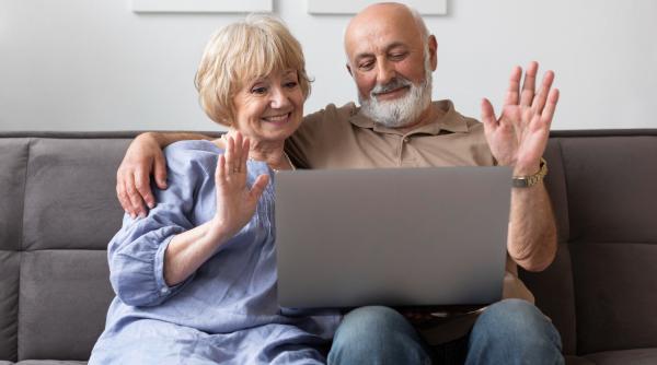 „Lucruri amare“. Goethe-Institut, expoziție dedicată diasporei: Cum afectează migrația legăturile cu familia de-acasă