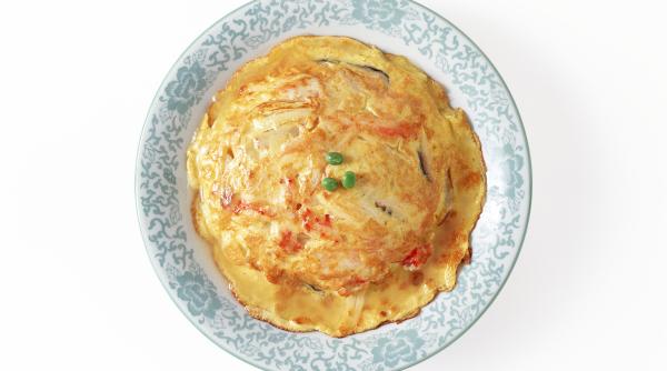 Omletă italiană cu ardei gras și parmezan. O rețetă autentică plină de aromă
