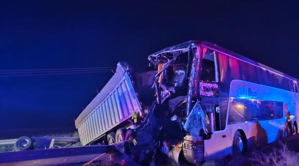 Accident grav în Brăila, între un autocar care venea din străinătate și un TIR: 22 de pasageri au ajuns la spital