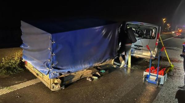 Haos pe autostrada E40 din Belgia: Un BMW cu numere de Anglia s-a izbit de o dubă românească încărcată cu bere